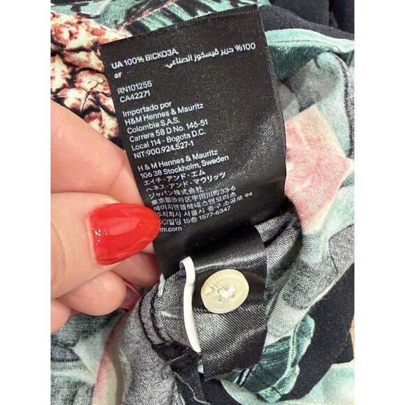 H&M Hawaiian Shirt Mens XL Black Floral Short Sleeve Fruit Tropical Vacation - Picture 7 of 9